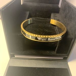 Bezel style speedometer bracelet gold black!!!